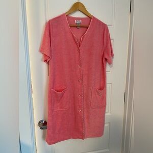 Vintage 90s Bubblegum Pink Button-Up Short Sleeve House Dress Robe Embossed